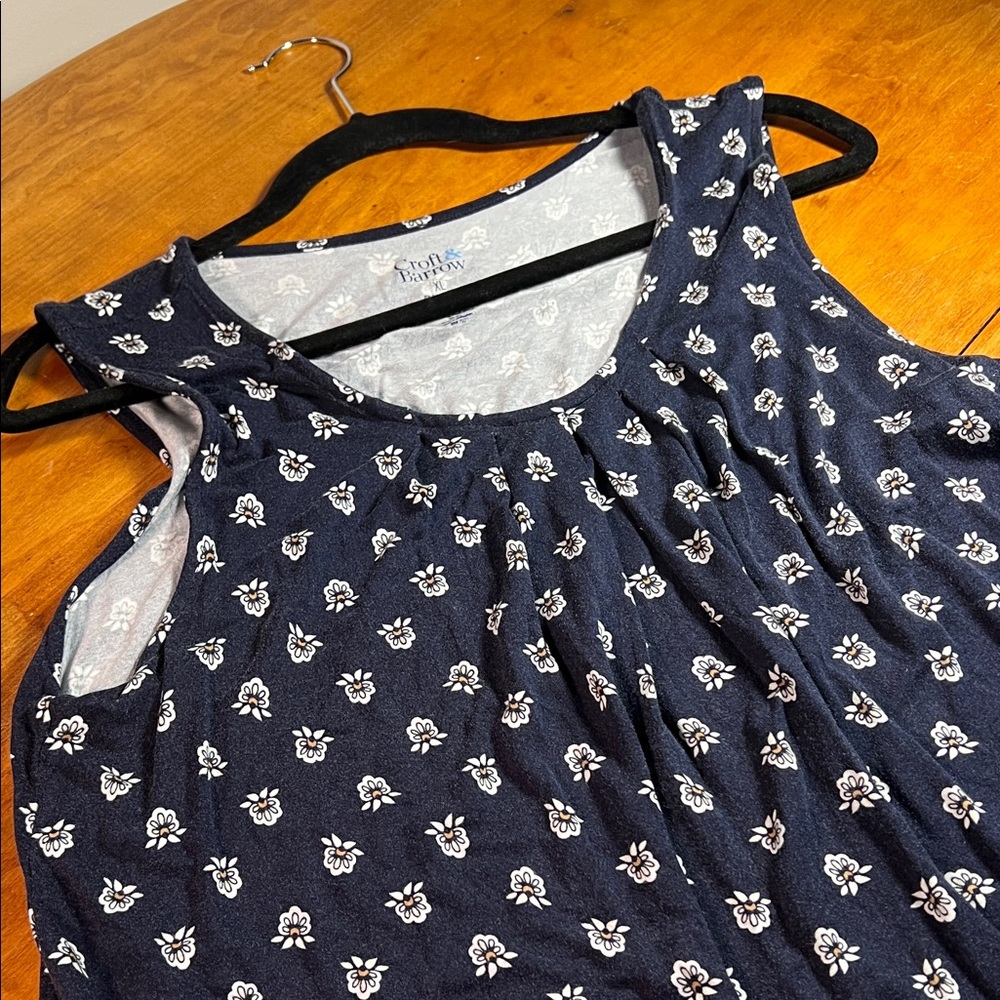 Croft & Barrow Floral Sleeveless Top in Navy and White